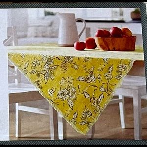 Threshold table throw 50”x 50”